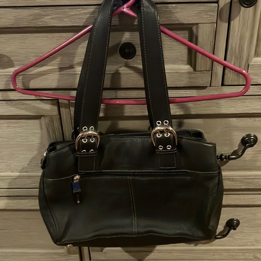 New Wilson’s leather black purse. Size 12.5” long and 9” high.
